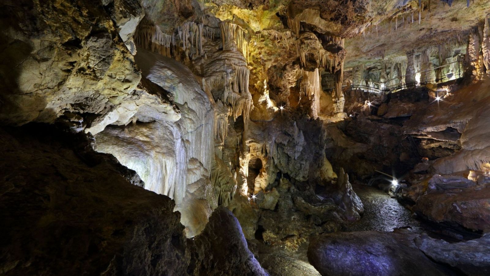 Cave v. Грот обсерватории в Монако. Пещера в Монако. Пещера восходящая звезда. Доисторических пещерах в Республике Грузия.
